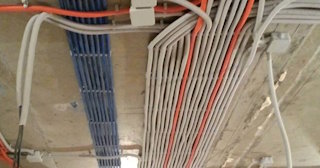 Электромонтажные работы от 571 руб. в Боровичах - Профессиональный монтаж от ЭлектроБрв